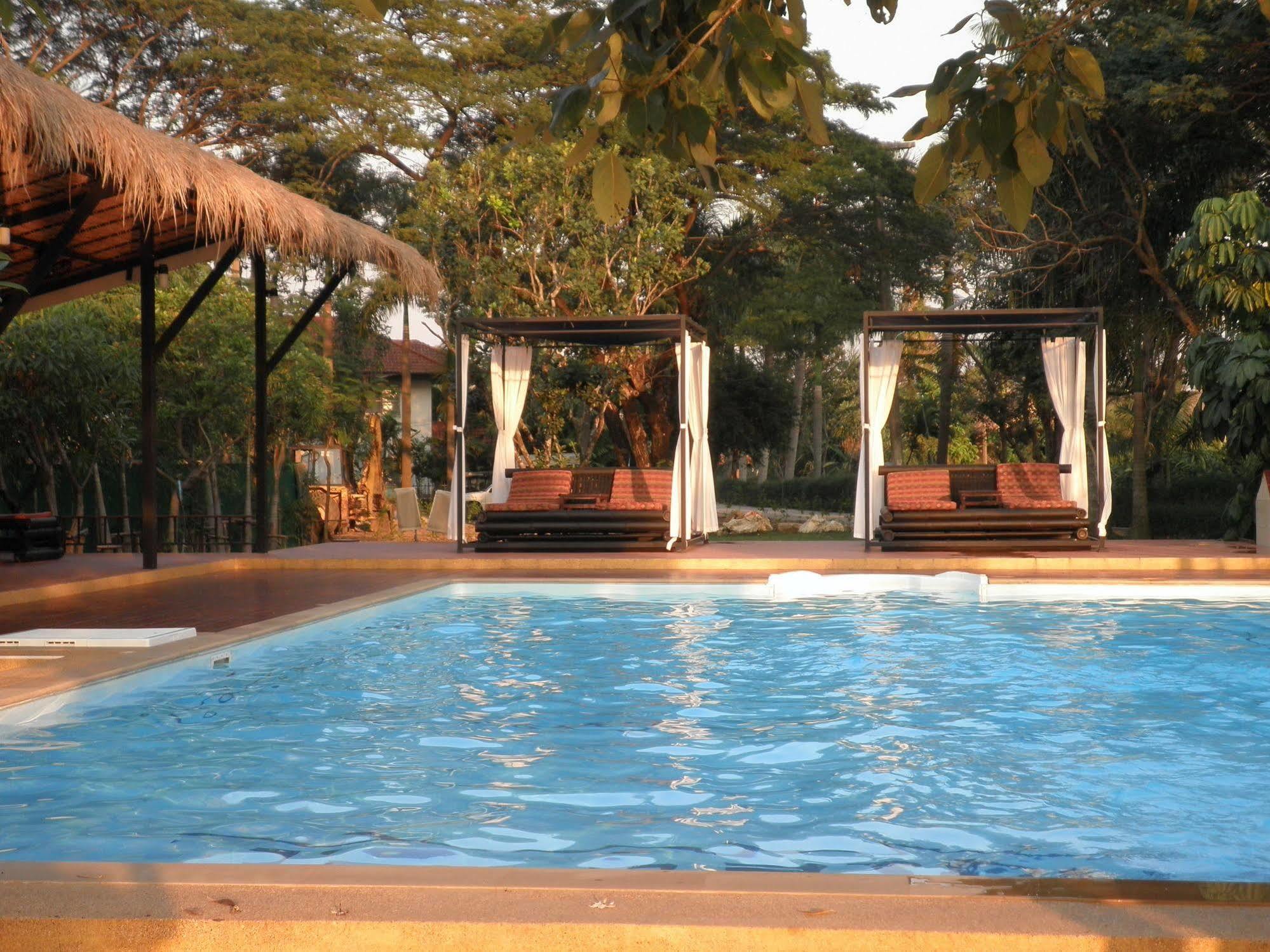 Ingnatee Resort Pathum Thani Bagian luar foto